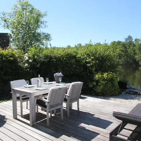 Scenic Lakeside Holiday In * Kortenhoef