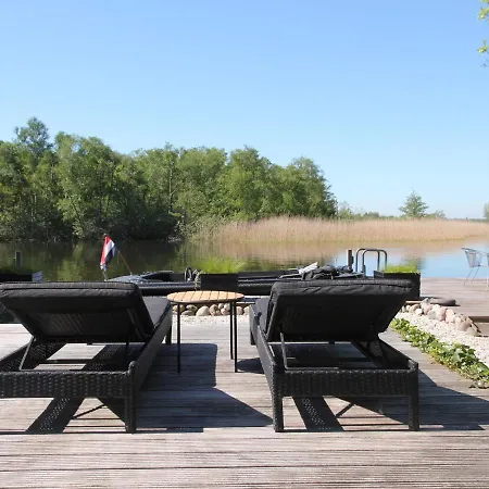 Scenic Lakeside Holiday In Kortenhoef
