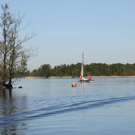 Scenic Lakeside Holiday In 別荘 Kortenhoef